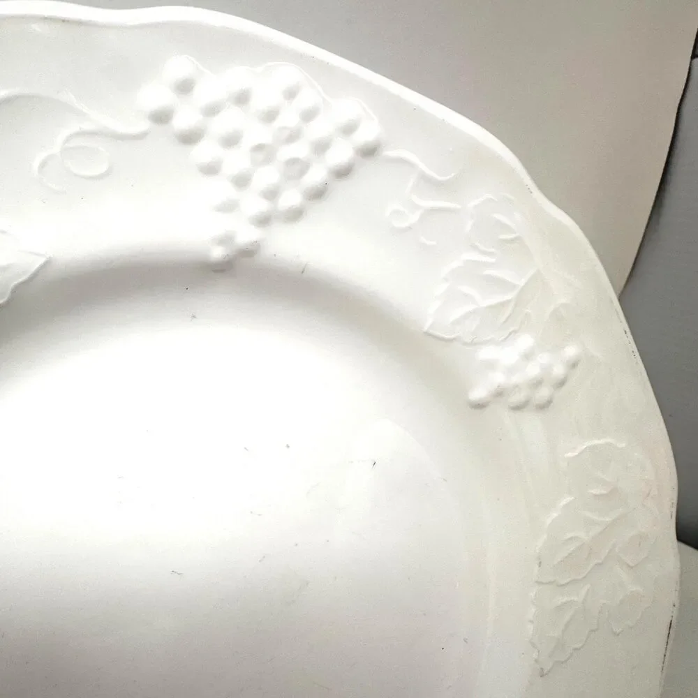 Vintage Indiana Colony Harvest Grape White Milk Glass 14pc Dinnerware Tea Set